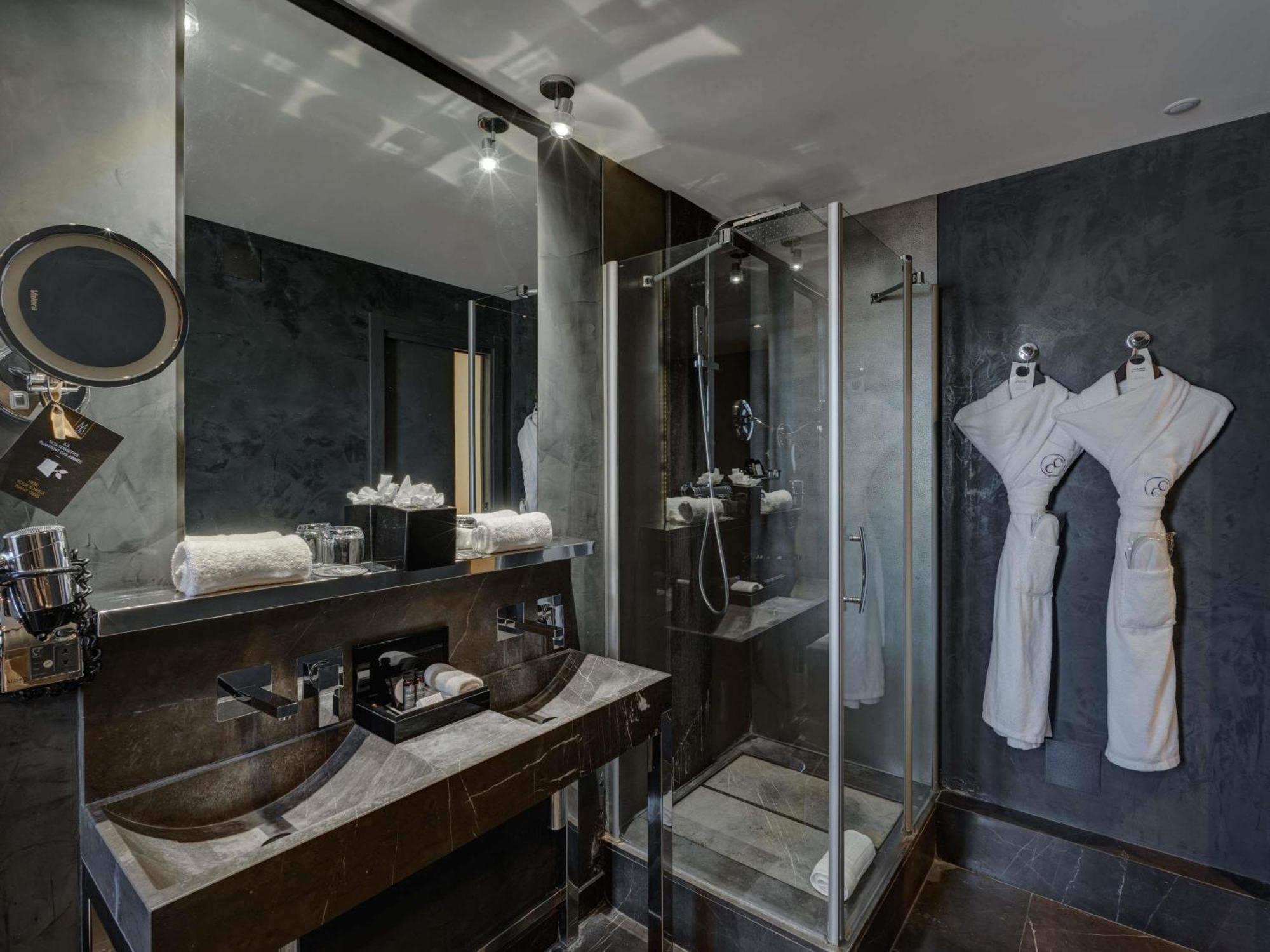 Superior Double Room Shower