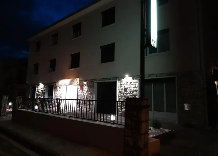 Hôtel PRADO avec Parking - Proche Zénith